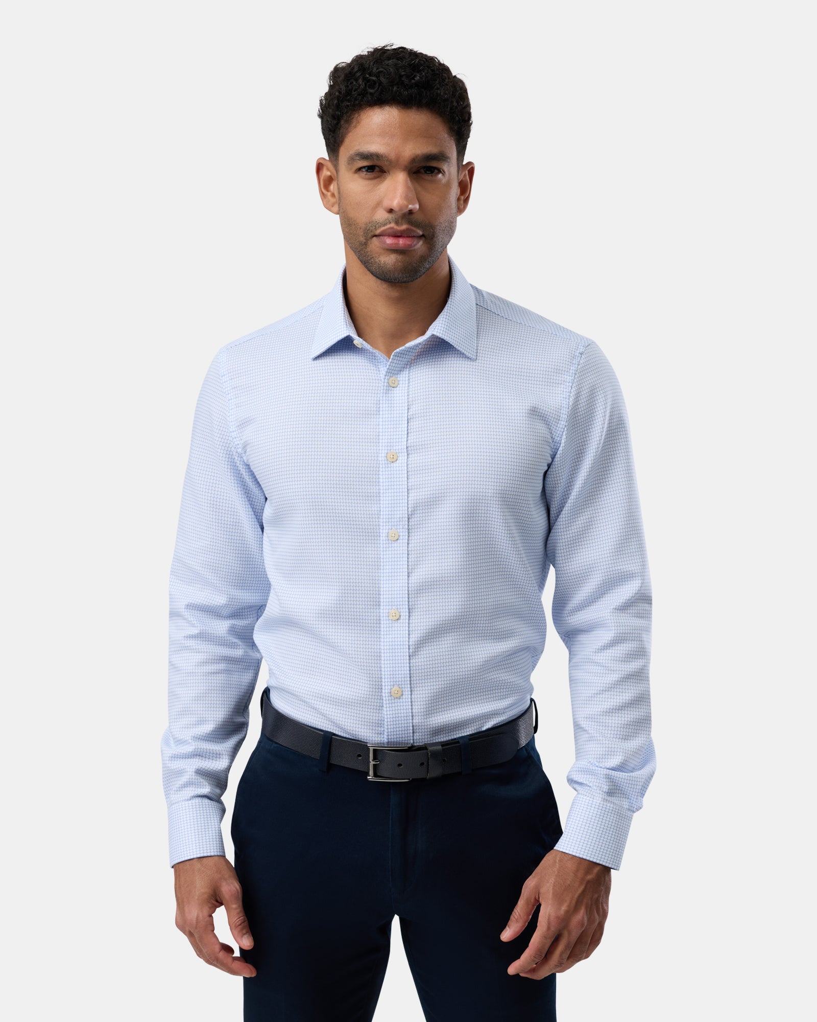 Man wearing a light blue patterned slim-fit shirt, viewed straight on, tailored fit