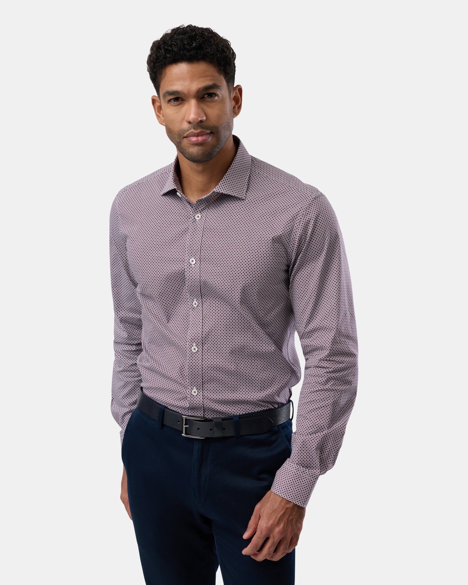 Burgundy shirt with a refined geometric design