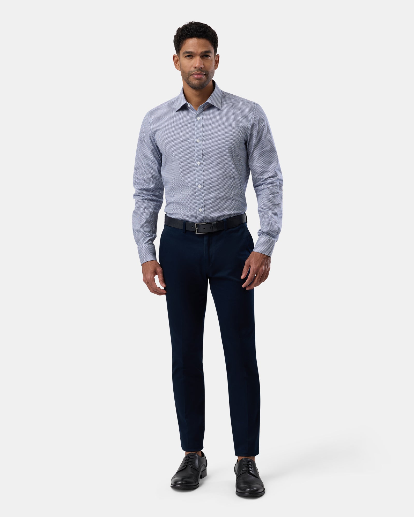 Entire outfit view featuring the blue geometric regular-fit performance shirt, modern casual style