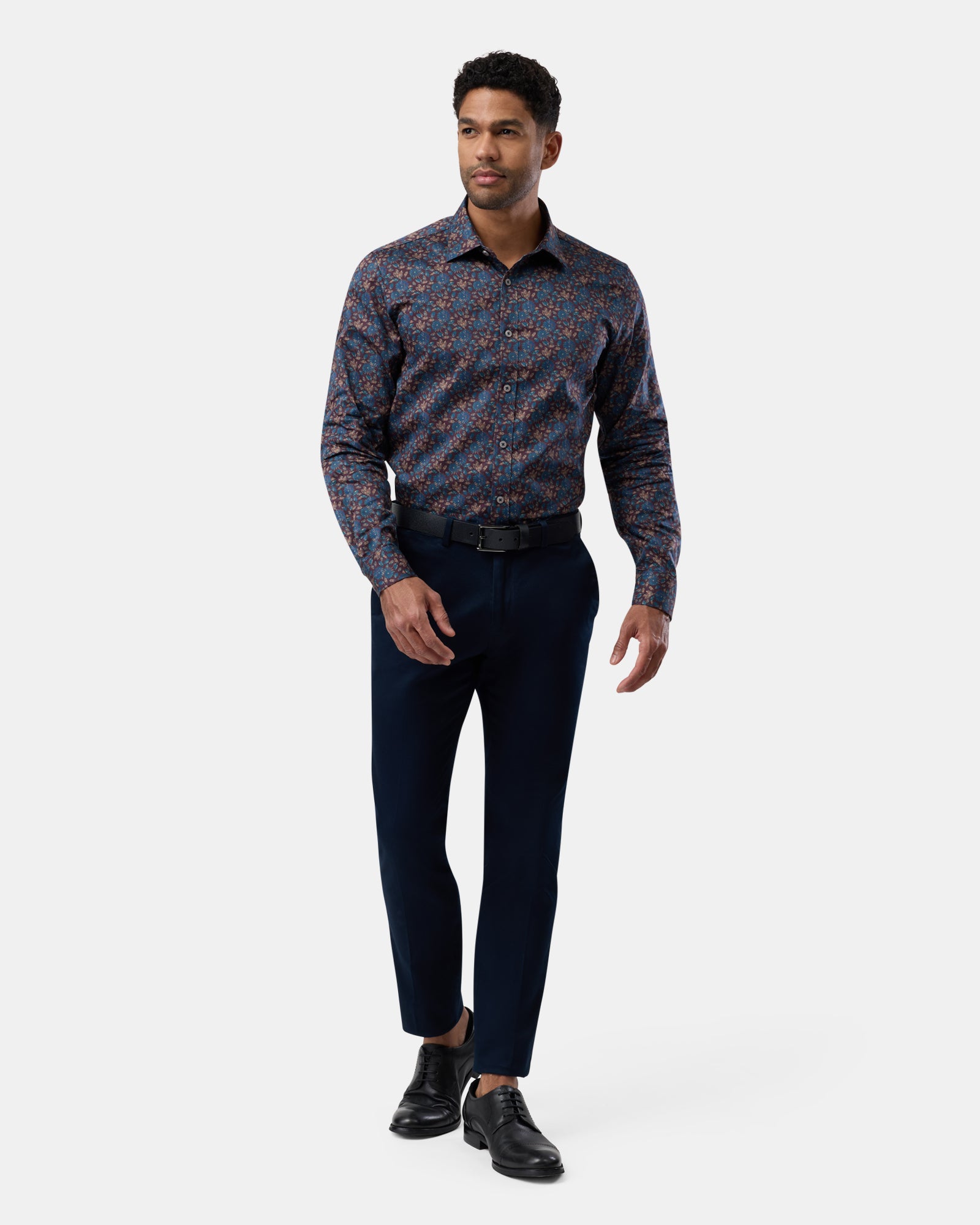 Full-length view of man wearing brown floral patterned slim-fit business shirt, complete outfit