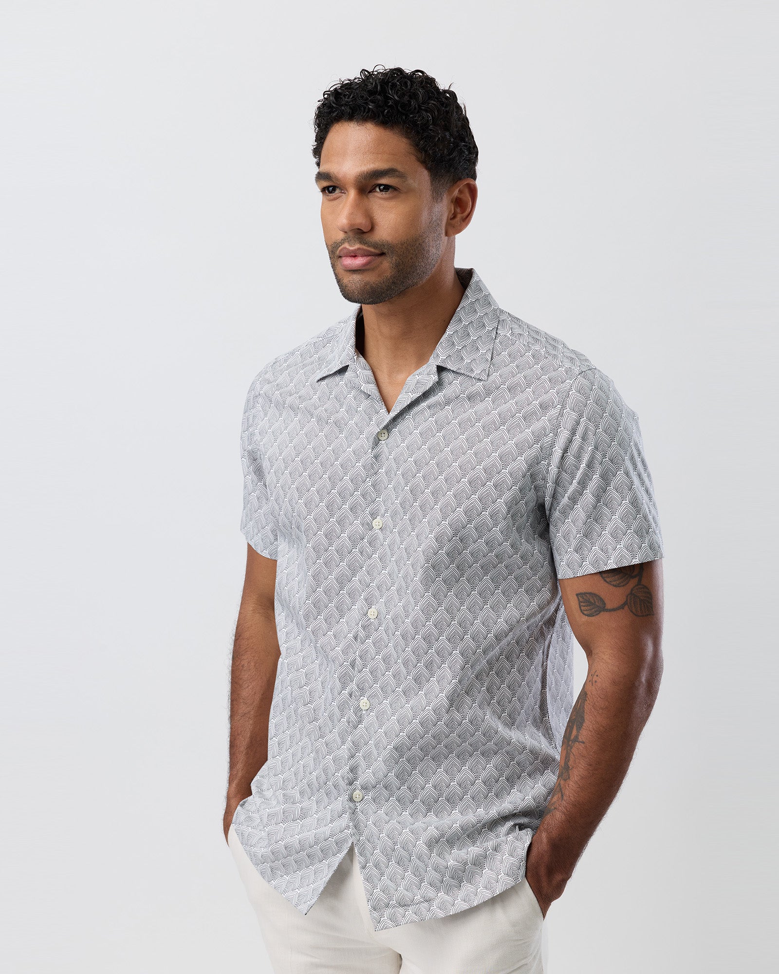 SHORT SLEEVE CASUAL SHIRT
